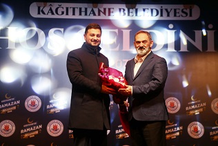 ŞAİR DURSUN ALİ ERZİNCANLI KÂĞITHANE’DE ŞİİR VE NAATLARIYLA GÖNÜLLERE HİTAP ETTİ